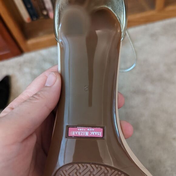 ISAAC mizrahi New York gold and ivory leather ankle strap stiletto heels  8 nwob - Picture 5 of 7